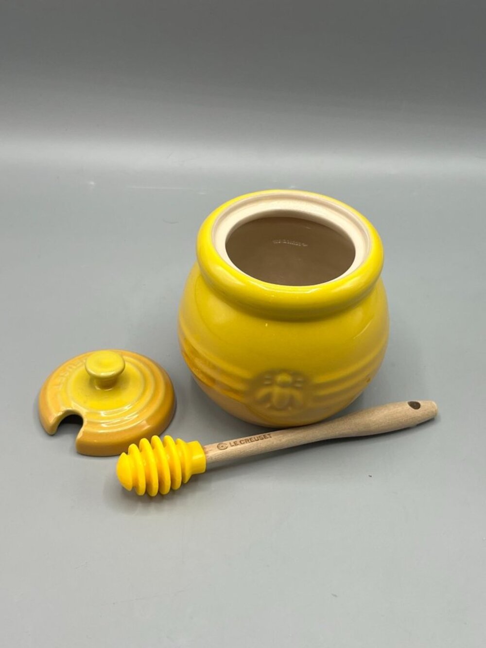 Le Creuset Honey Pot Dijon Yellow with Silicone Dipper Stoneware Farmhouse